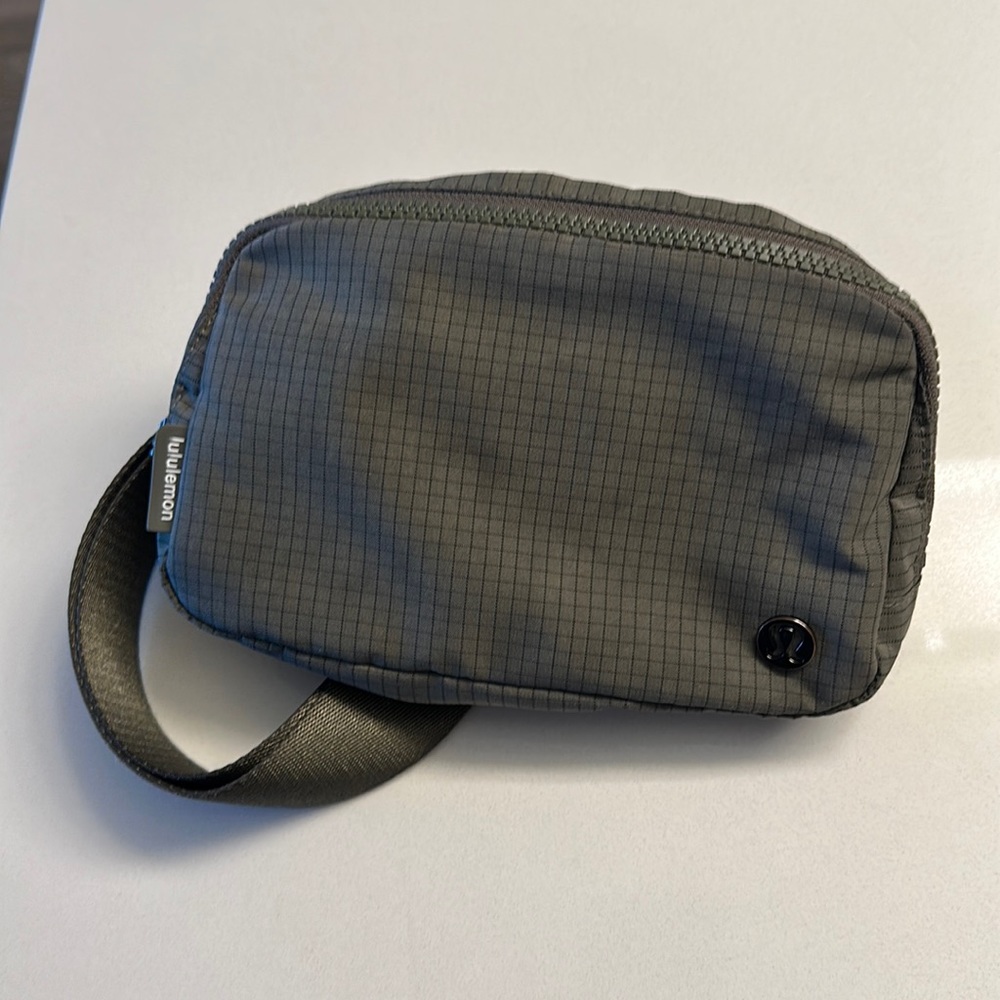 Lululemon 1L Everywhere Belt Bag